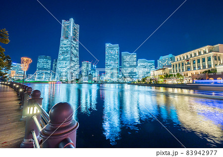 横浜の夜景　ビル群　デート　展望写真 83942977