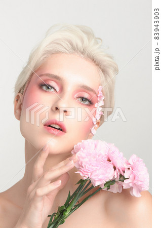 Face woman blonde hair naturalmake up, clear skin. Beauty portret 83943903