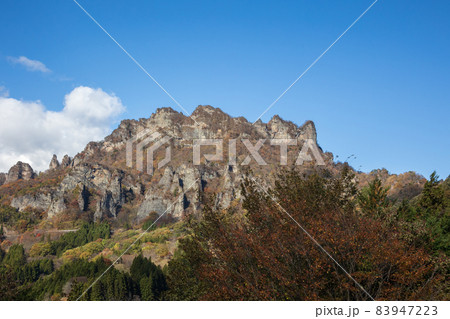 秋の妙義山 中之嶽の岩峰群 秋の妙義山 中之嶽の岩峰群 83947223