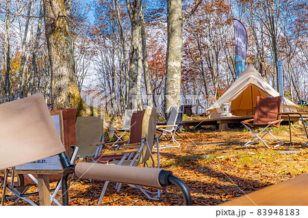 【キャンプ素材】秋のキャンプ風景【長野県】 83948183