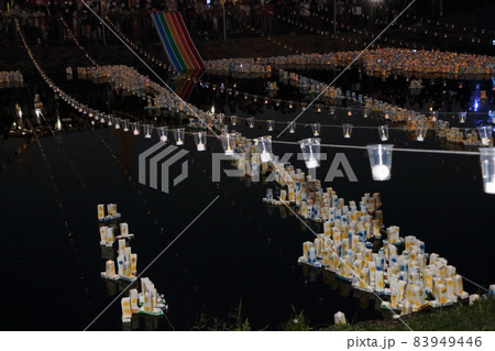 池にミニエルイーデイ電球載せた船浮かべるイベント 池にミニエルイーデイ電球載せた船浮かべるイベント 83949446