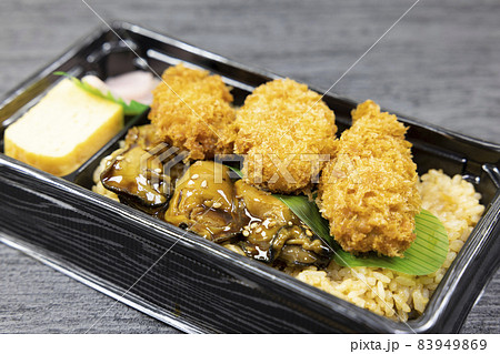 美味しいカキフライとカキ飯弁当 83949869