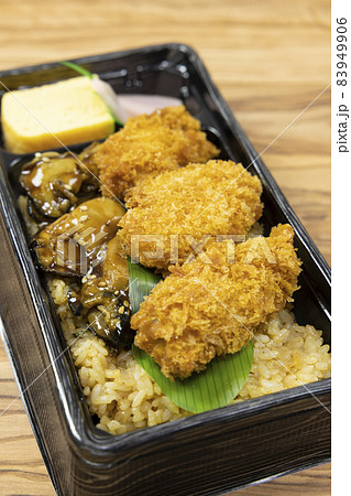 美味しいカキフライとカキ飯弁当 83949906