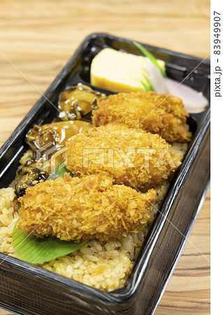 美味しいカキフライとカキ飯弁当 美味しいカキフライとカキ飯弁当 83949907