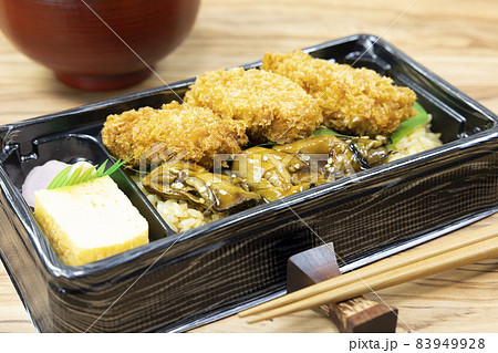 美味しいカキフライとカキ飯弁当 美味しいカキフライとカキ飯弁当 83949928