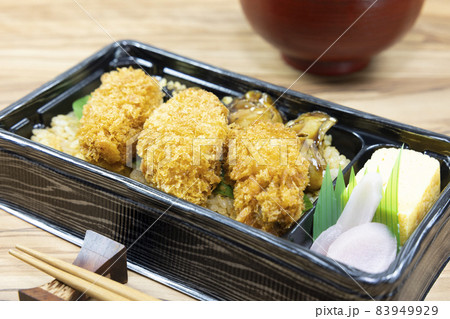 美味しい牡蛎フライとカキ飯弁当 美味しい牡蛎フライとカキ飯弁当 83949929