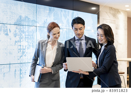 グローバルビジネス チーム イメージ グローバルビジネス チーム イメージ 83951823