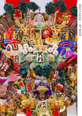 酉の市　熊手　商売繁盛　色鮮やか　神社 83953360