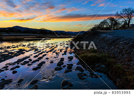 比叡山と鴨川の風景 比叡山と鴨川の風景 83953993