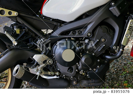 バイクのエンジン バイクのエンジン 83955076
