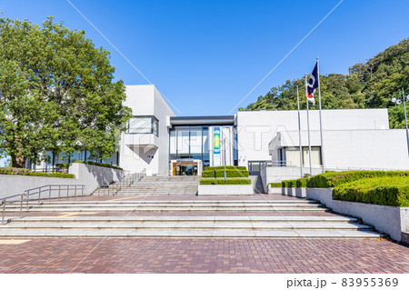 鳥取県鳥取市 快晴の鳥取県立博物館 鳥取県鳥取市 快晴の鳥取県立博物館 83955369
