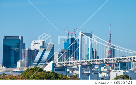 日本の東京都市景観 臨海副都心から変貌する大都会・東京都心部を望む 日本の東京都市景観 臨海副都心から変貌する大都会・東京都心部を望む 83955421