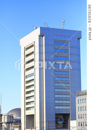 飛鳥山公園から見た北とぴあ＆ドームホールプラネタリウム 83956190