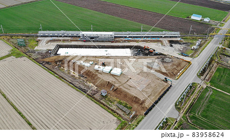 新設工事中の札沼線ロイズタウン駅（2021年11月撮影） 83958624