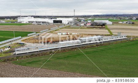 新設工事中の札沼線ロイズタウン駅とロイズふと美工場(2021年11月撮影) 新設工事中の札沼線ロイズタウン駅とロイズふと美工場(2021年11月撮影) 83958630