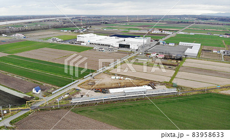 新設工事中の札沼線ロイズタウン駅とロイズふと美工場（2021年11月撮影） 83958633