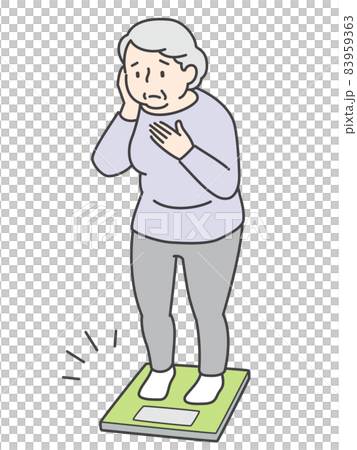 太ったシニア女性が体重計に乗っている 83959363
