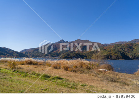道の駅かつやま（小海公園）から見た河口湖（富士河口湖町） 83959400