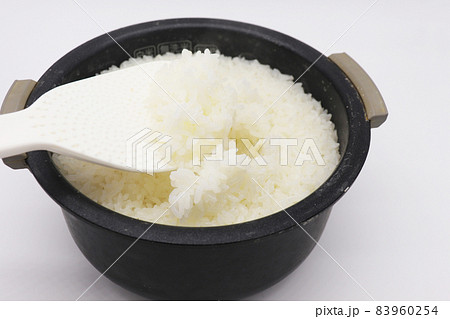 ご飯を炊く 83960254