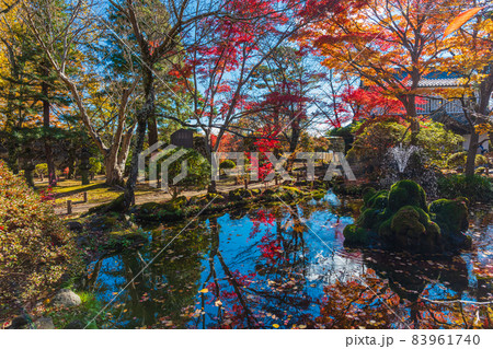 絶景、秋の信州小諸、紅葉の競演、古城跡を赤く染める紅葉絶景、秋の信州小諸、紅葉の競演、古城跡を赤く染 83961740