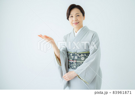 着物　ミドル女性　毛万筋 83961871