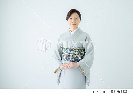 着物　ミドル女性　毛万筋 83961882