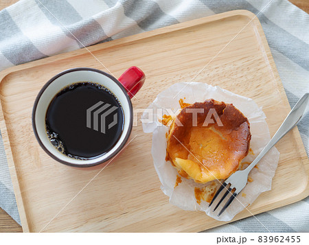 手づくりのミニバスクチーズケーキ 83962455