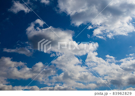 【自然】青い空と白い雲【風景】 83962829
