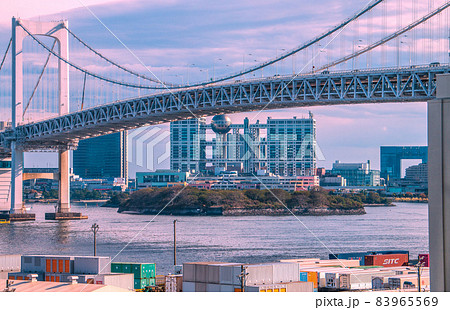 日本の東京都市景観　お台場のフジテレビなど望む 83965569