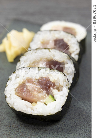 美味しいマグロの太巻寿司 美味しいマグロの太巻寿司 83967021
