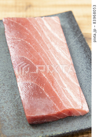 美味しいマグロ中トロさく 83968053