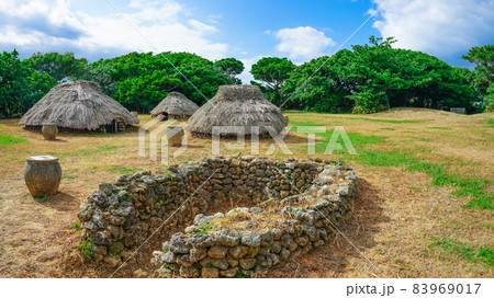 なかばるいせき　イチの里・仲原遺跡（沖縄県うるま市 伊計島） 83969017
