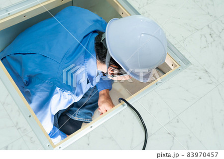 作業着　床下　点検　不動産 83970457