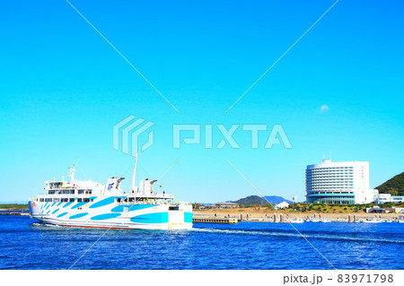 伊良湖港を出る伊勢湾フェリーの風景 伊良湖港を出る伊勢湾フェリーの風景 83971798