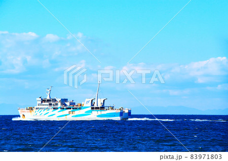 伊良湖港を出る伊勢湾フェリーの風景 伊良湖港を出る伊勢湾フェリーの風景 83971803