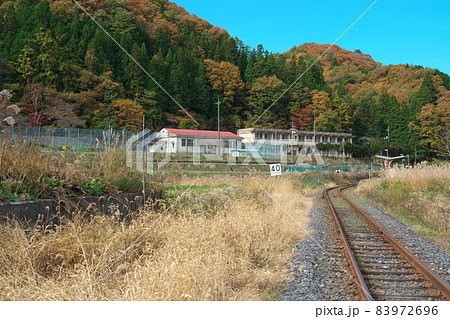 【廃校】JR木次線と旧西城町立油木小学校の風景 広島県庄原市 【廃校】JR木次線と旧西城町立油木小学校の風景 広島県庄原市 83972696