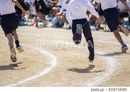 運動会の徒競走 運動会の徒競走 83973690