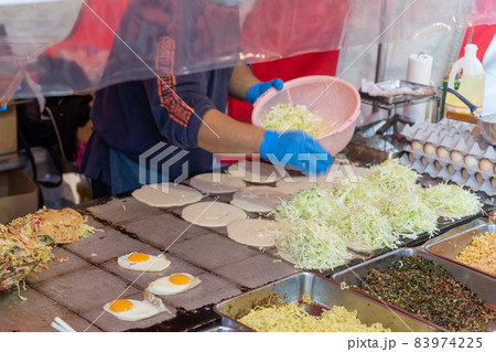 縁日のお好み焼き 83974225