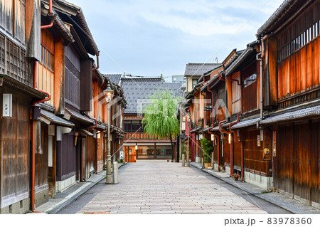 ひがし茶屋街の秋景色 ひがし茶屋街の秋景色 83978360