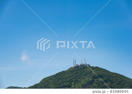 函館山全景 青空バック 北海道函館市の観光イメージ 函館山全景 青空バック 北海道函館市の観光イメージ 83980695