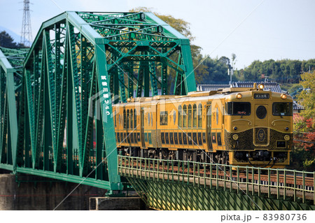 筑後川を渡る「或る列車」（JR九州） 83980736