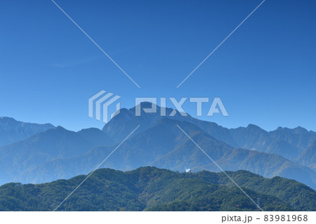 北杜市白州町、よく晴れ渡った日、中山砦から狼煙が上がった北杜市白州町、よく晴れ渡った日、中山砦跡か 83981968