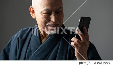 和服 シニア男性 着物 スマホ 和服 シニア男性 着物 スマホ 83981995