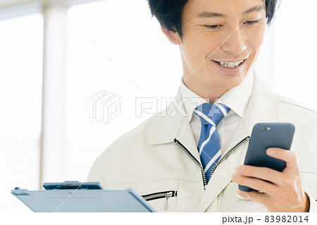 作業服を着た男性 作業服を着た男性 83982014