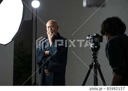 シニア男性　着物　コンテンツ撮影　収録 83982157