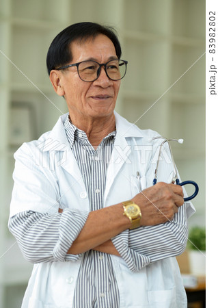 Asian middle-aged male therapist with eyeglasses and a white gown Asian middle-aged male therapist with eyeglasses and a white gown 83982802