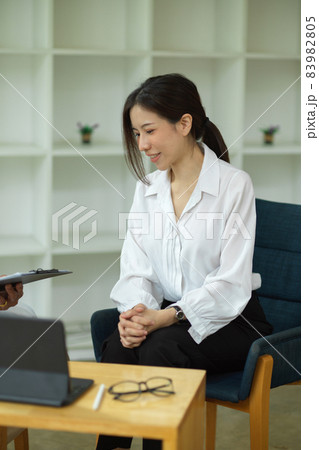 Portrait of a female patient conversing with her personal psychologist Portrait of a female patient conversing with her personal psychologist 83982805