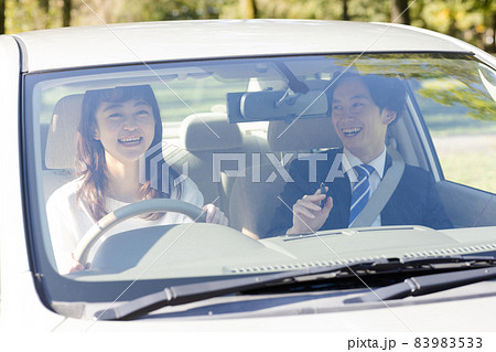 教習所に通う可愛い女性 83983533