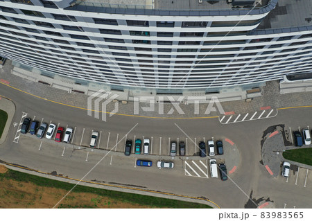 Luxury business centre building with private parking full of cars 83983565