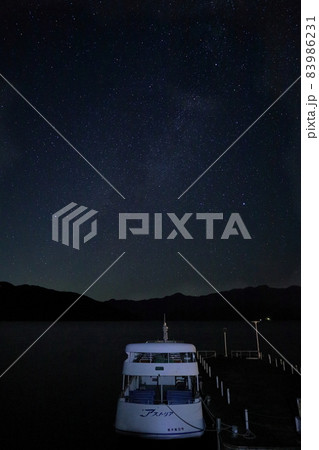中禅寺湖畔の星空/栃木県日光市 中禅寺湖畔の星空/栃木県日光市 83986231